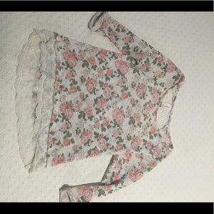 Floral sweater shirt with lace.